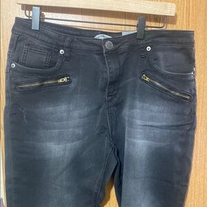 NWT twenty one black Women's Black Jeans with Zipper Pockets